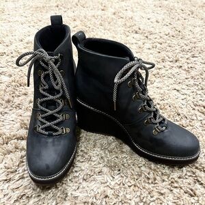 TOMS Black Lace-Up Wedge Ankle Boots |‎ Comfort Fall Booties | Size 9.5